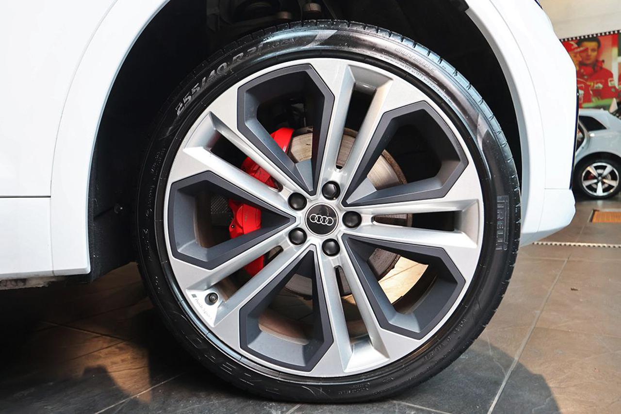 AUDI Q5 40 TDI Quattro S-Tronic Identity Black S-Line - 6