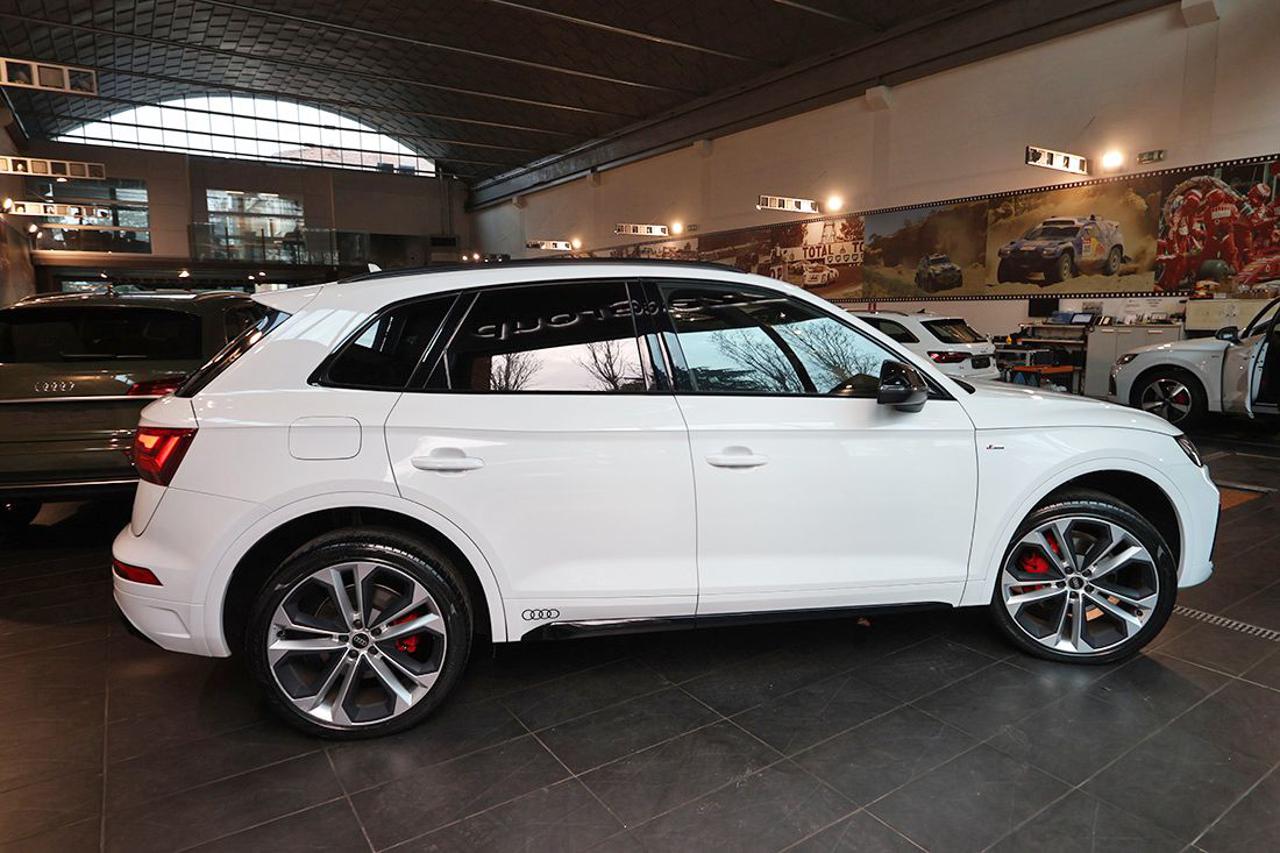 AUDI Q5 40 TDI Quattro S-Tronic Identity Black S-Line - 10