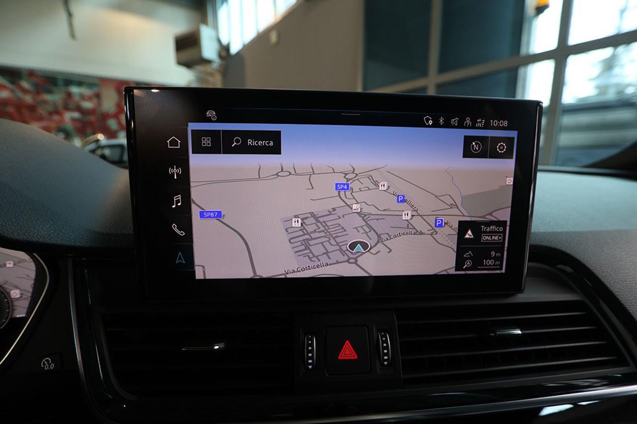 AUDI Q5 40 TDI Quattro S-Tronic Identity Black S-Line - 24