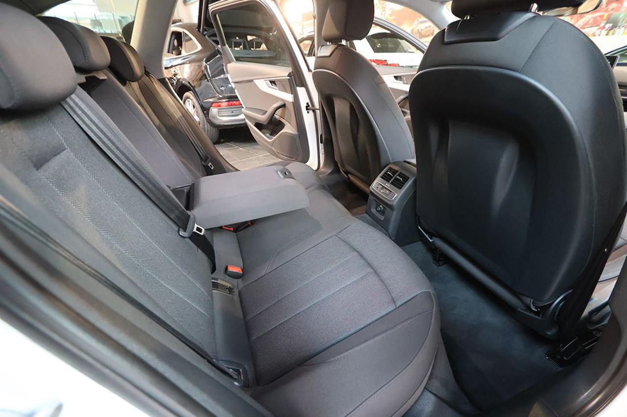 AUDI A4 35 TDI Avant S-Tronic Business Advanced - 19