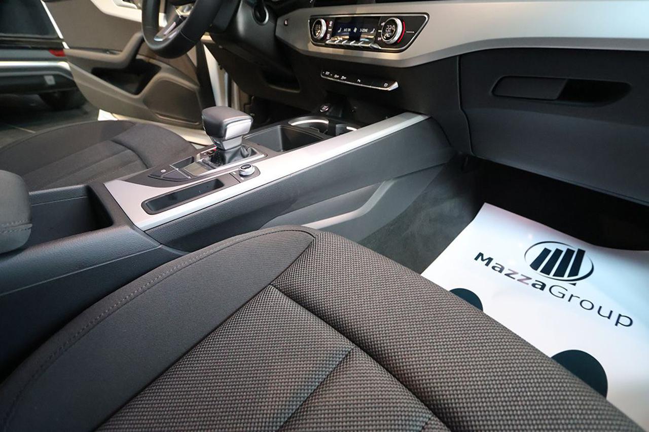 AUDI A4 35 TDI Avant S-Tronic Business Advanced - 36