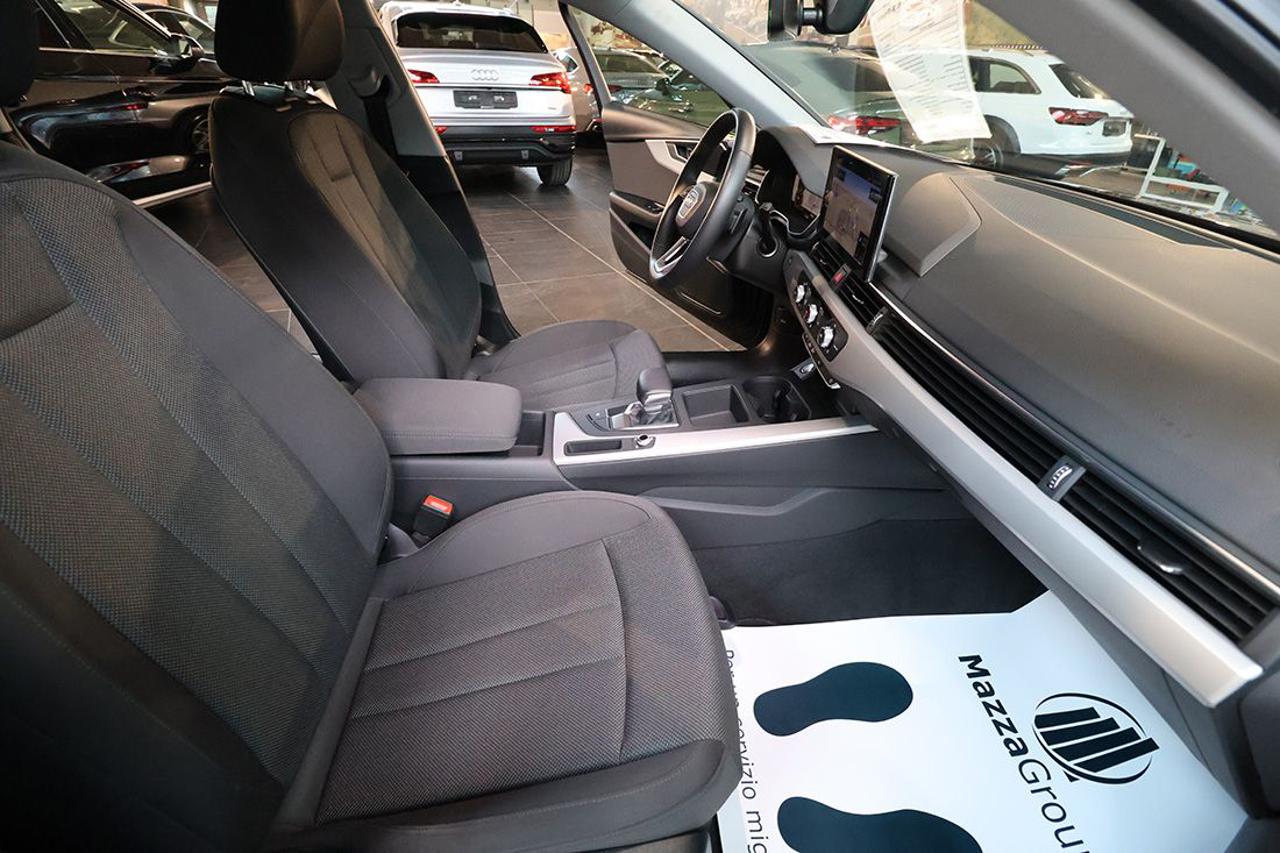 AUDI A4 30 TDI Avant S-Tronic Business - 36