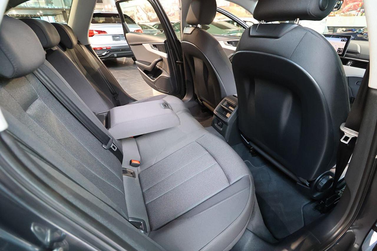 AUDI A4 30 TDI Avant S-Tronic Business - 18