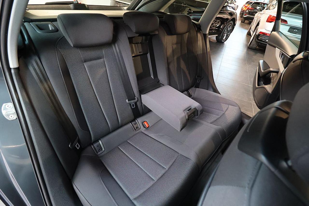 AUDI A4 30 TDI Avant S-Tronic Business - 19