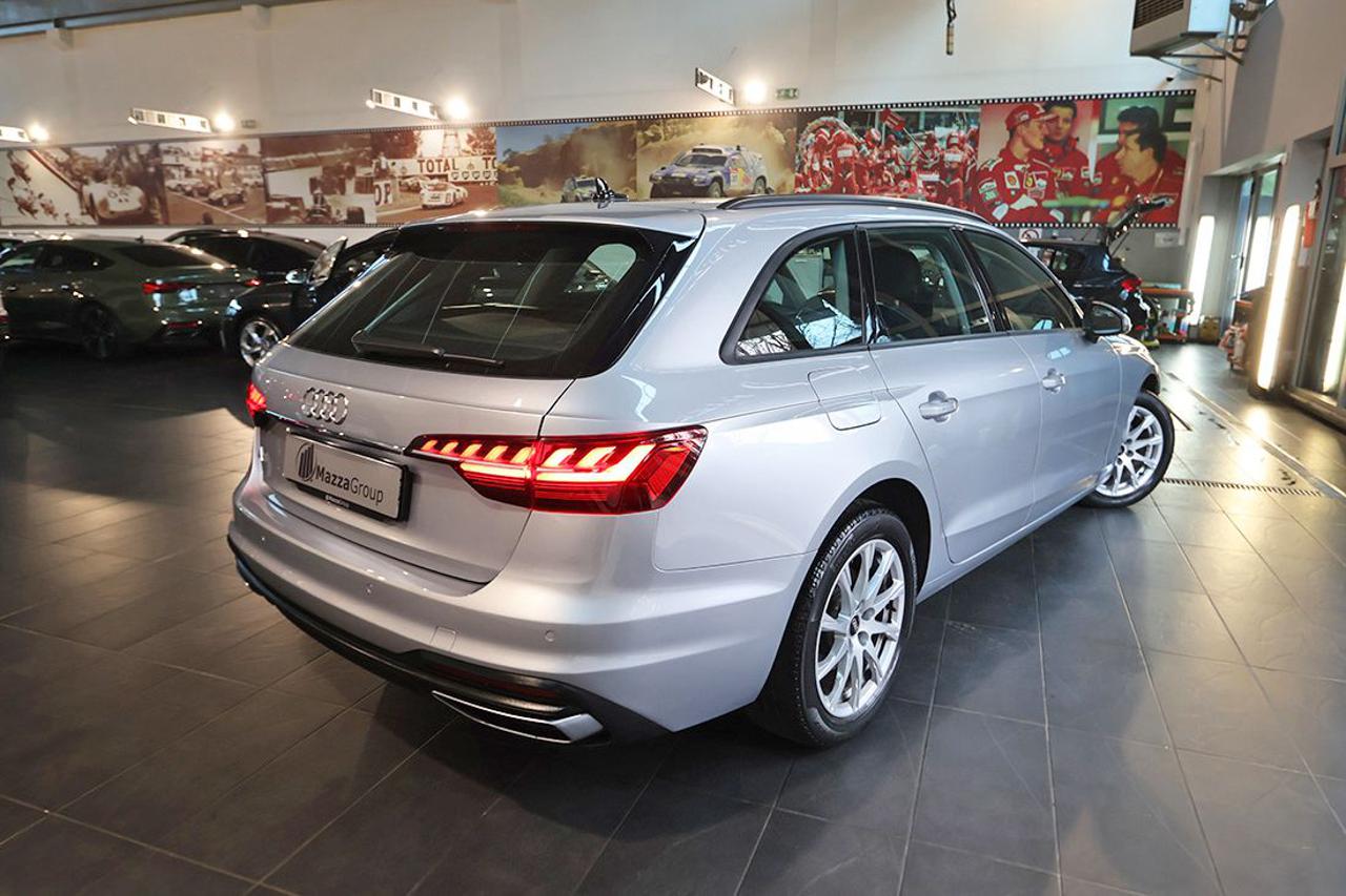 AUDI A4 30 TDI Avant S-Tronic Business - 9