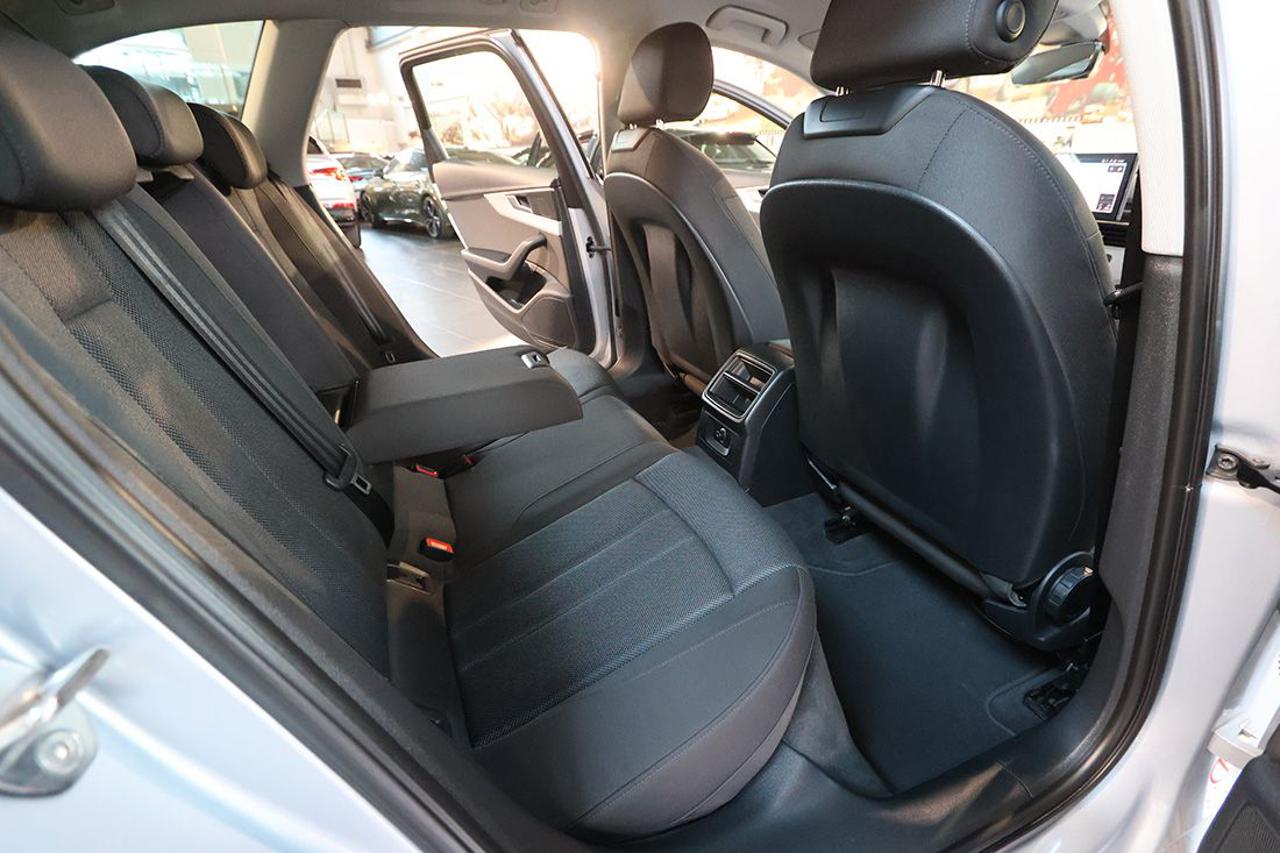 AUDI A4 30 TDI Avant S-Tronic Business - 19