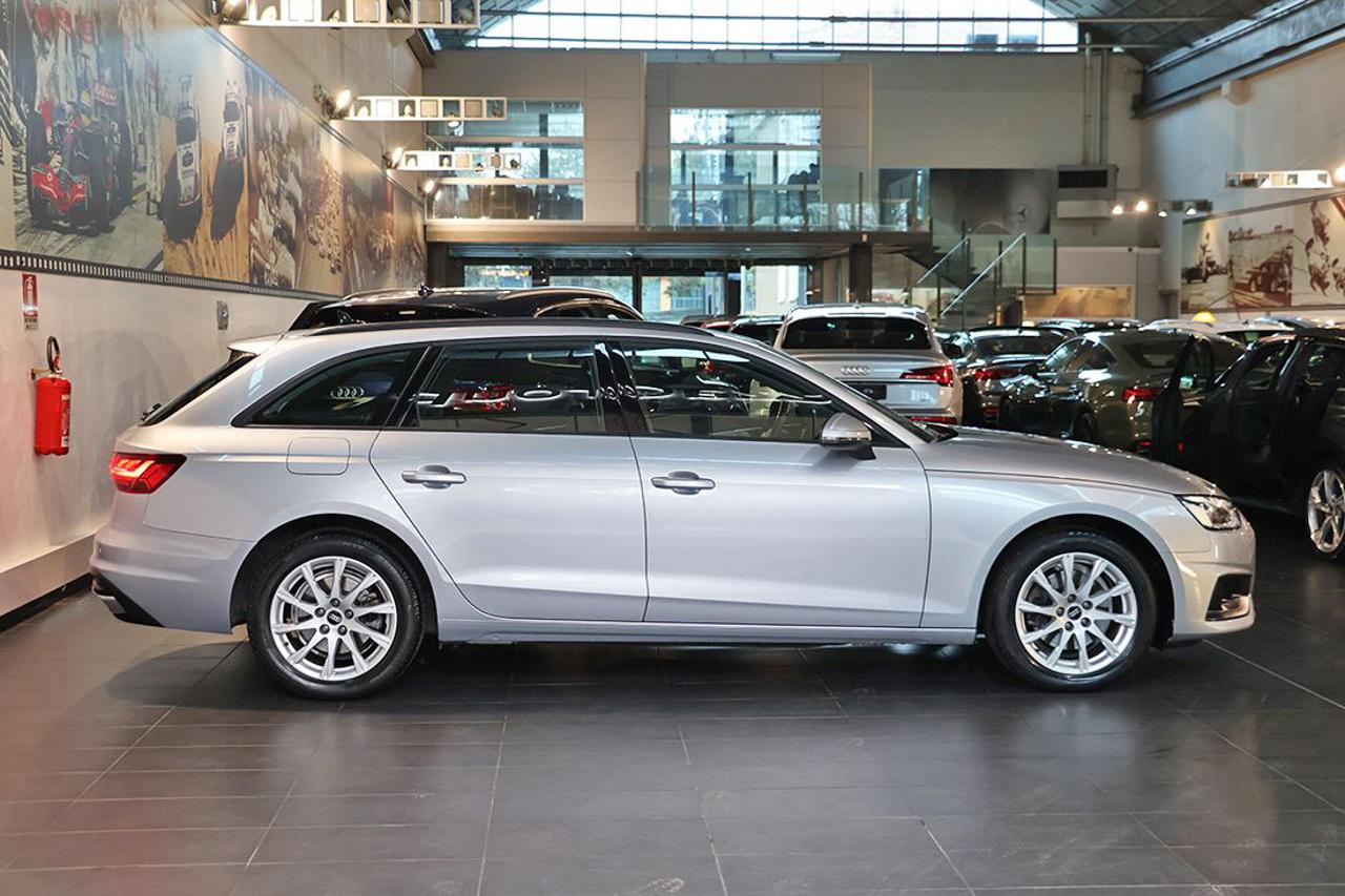 AUDI A4 30 TDI Avant S-Tronic Business - 2