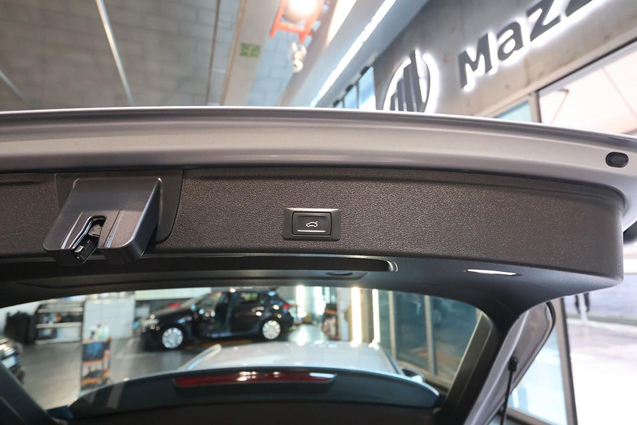 AUDI A4 30 TDI Avant S-Tronic Business - 13