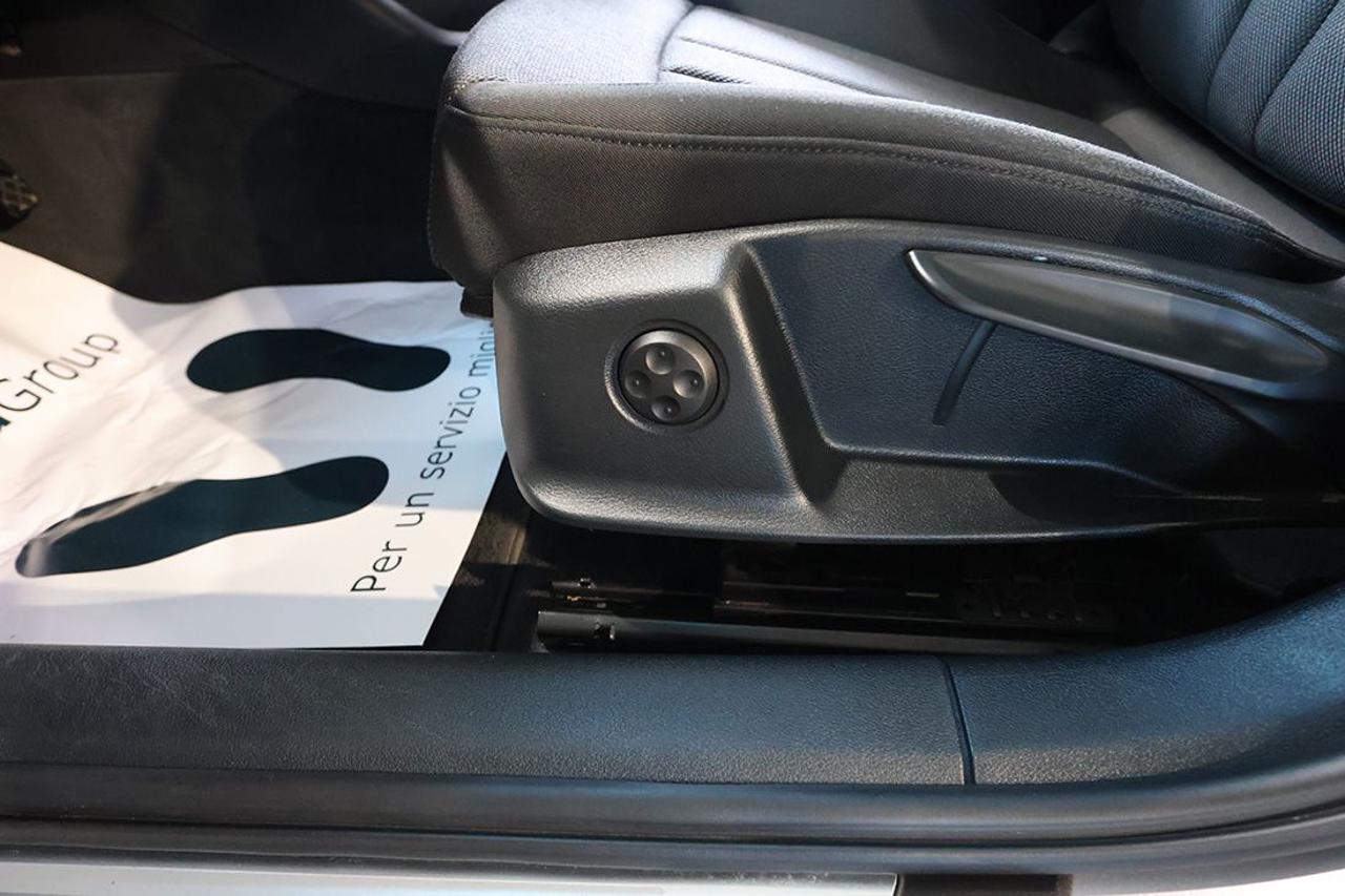 AUDI A4 30 TDI Avant S-Tronic Business - 41