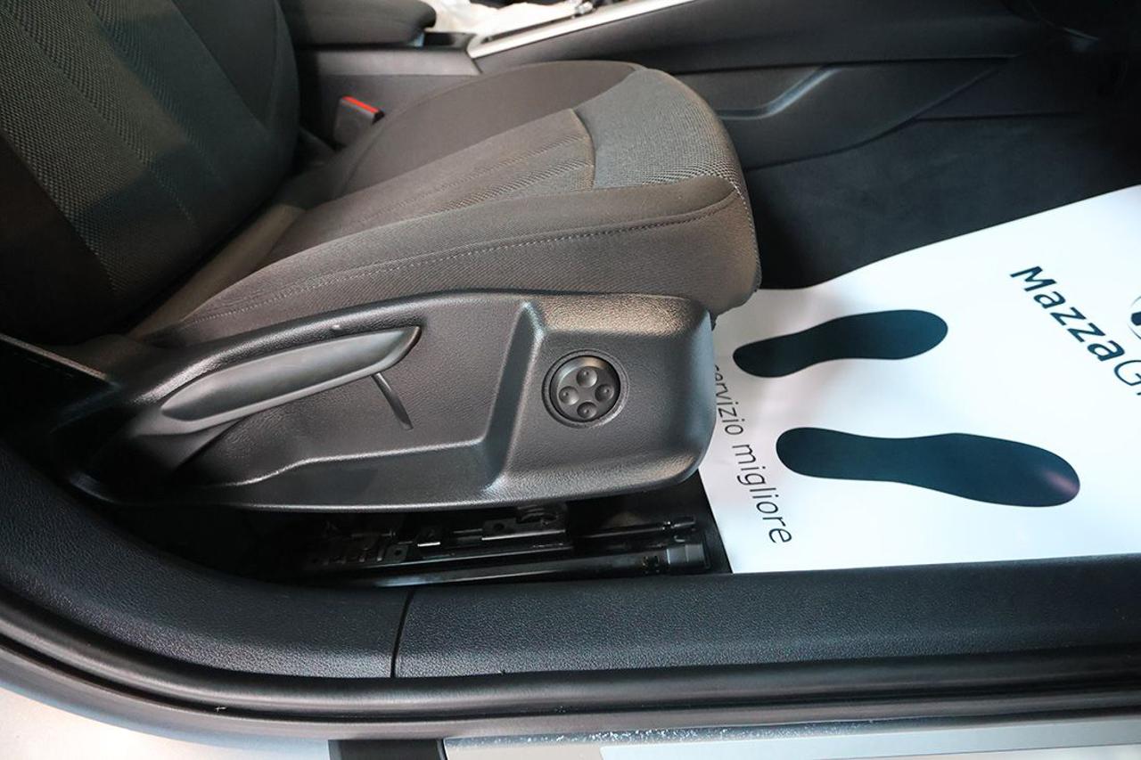 AUDI A4 30 TDI Avant S-Tronic Business - 40