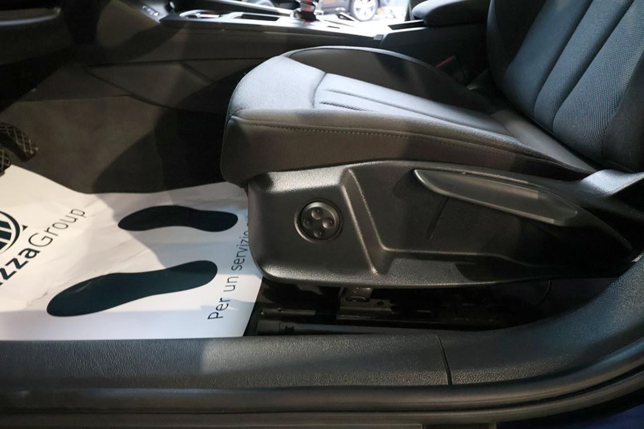 AUDI A4 35 TDI Avant S-Tronic Business Advanced - 43