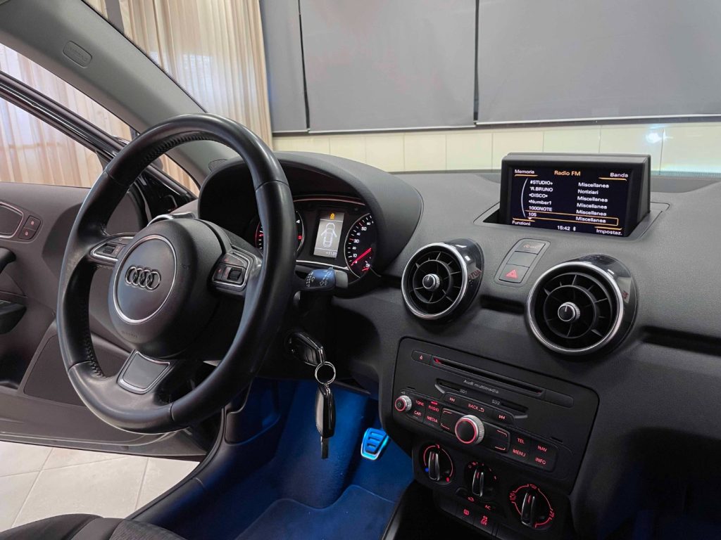 AUDI A1 3P 1.6 TDI S-LINE 105CV - 41