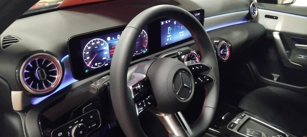 MERCEDES-BENZ A 180 Automatic AMG Line Advanced Plus - 20