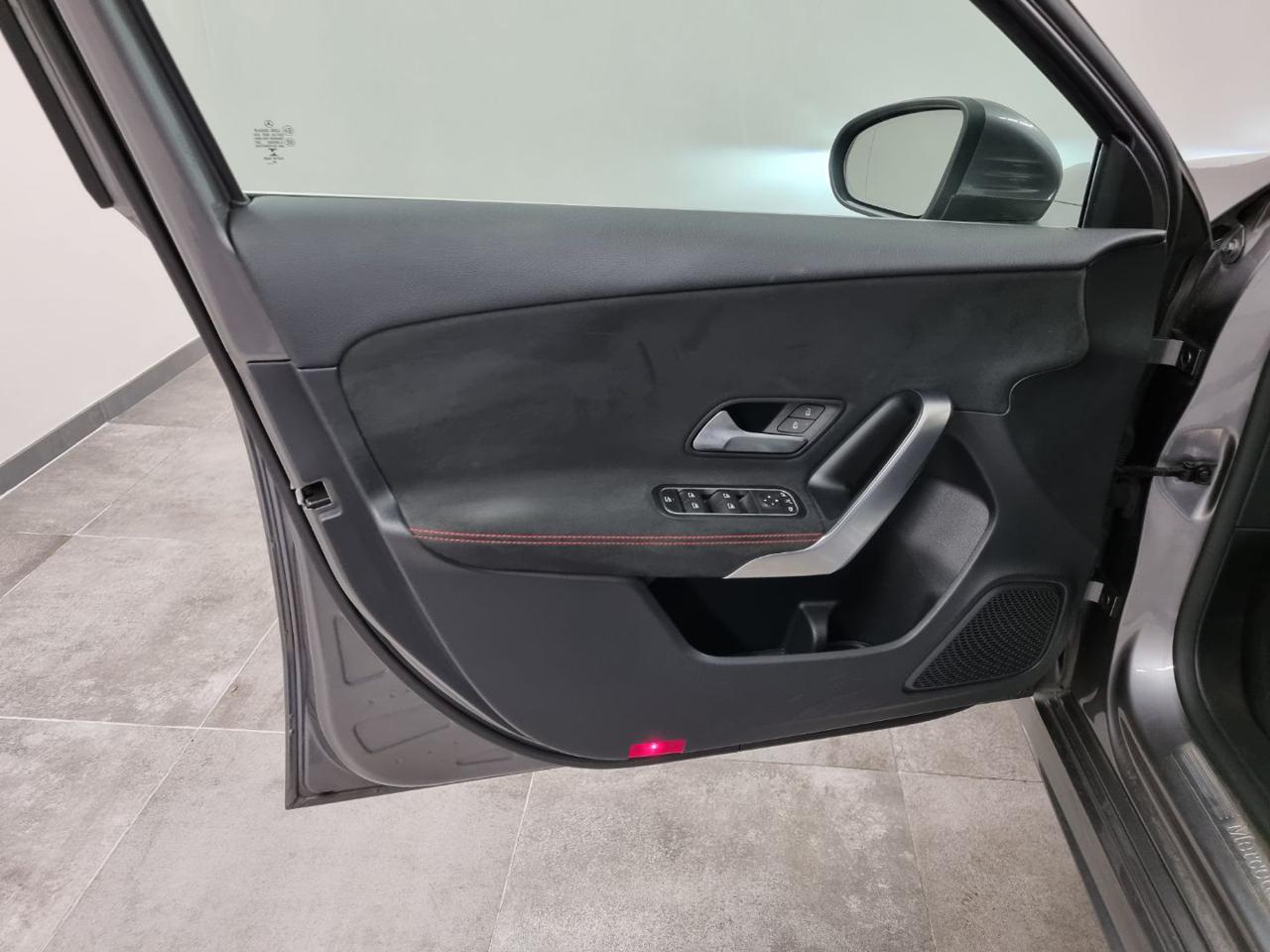 MERCEDES-BENZ A 200 d Automatic Premium AMG - 25