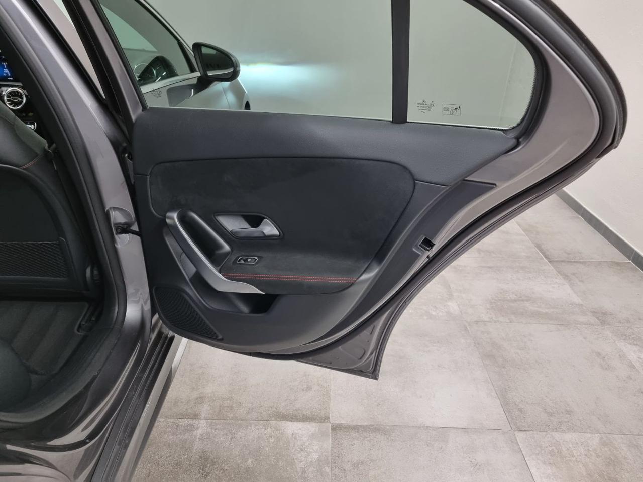 MERCEDES-BENZ A 200 d Automatic Premium AMG - 27