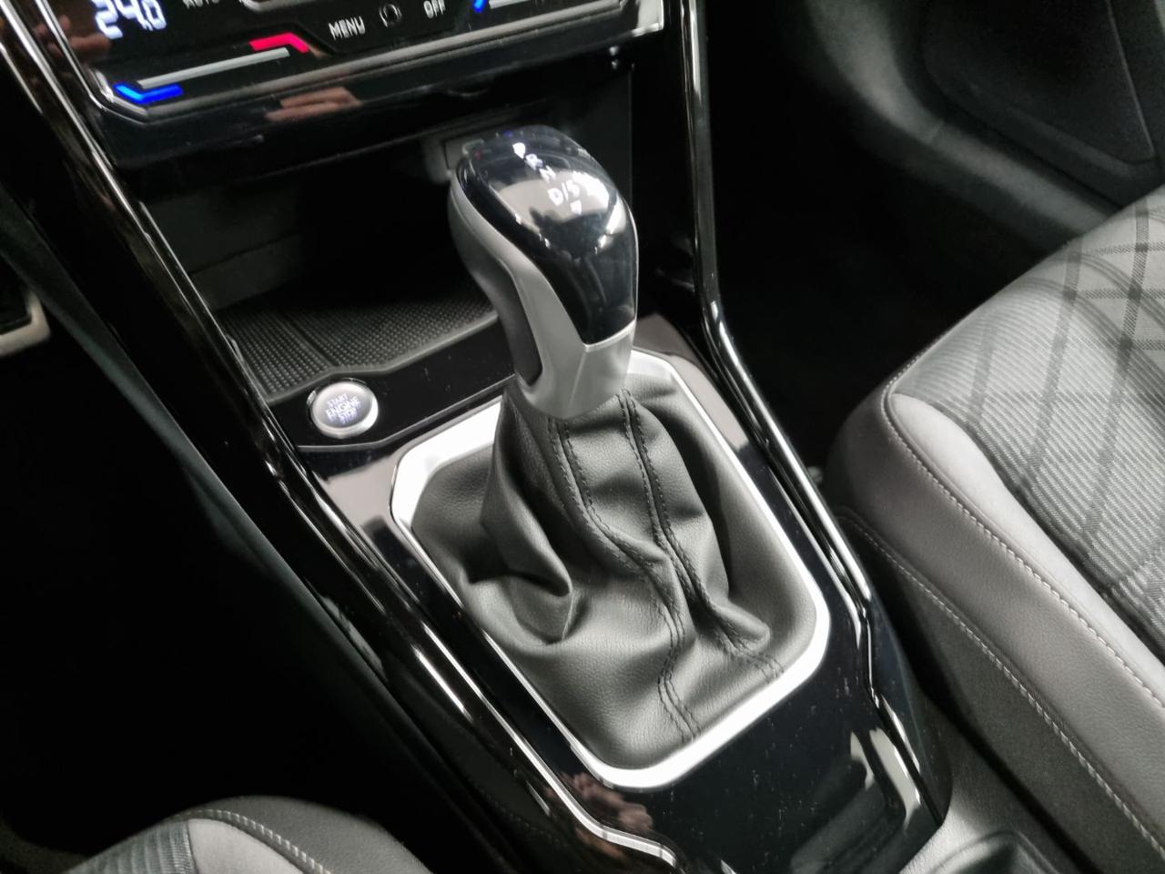 VOLKSWAGEN T-Roc 1.5 TSI ACT DSG R-Line - 17