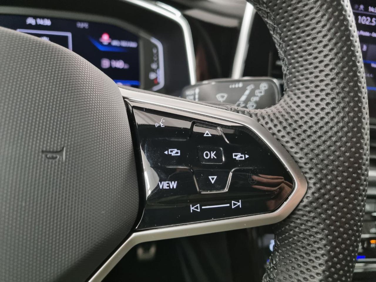 VOLKSWAGEN T-Roc 1.5 TSI ACT DSG R-Line - 19