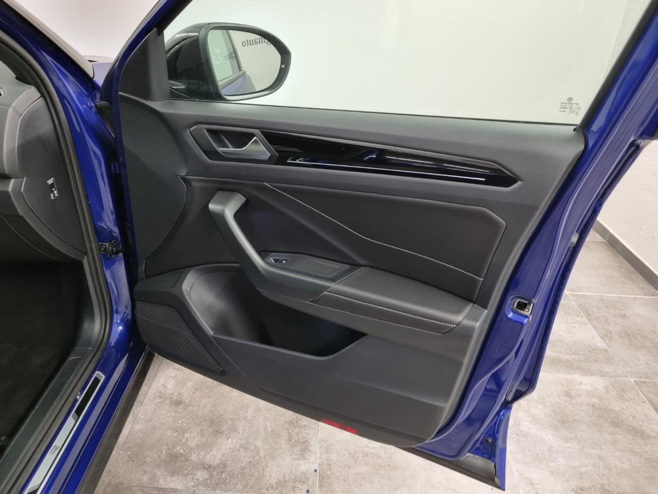 VOLKSWAGEN T-Roc 1.5 TSI ACT DSG R-Line - 27