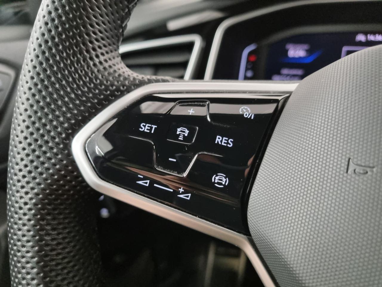 VOLKSWAGEN T-Roc 1.5 TSI ACT DSG R-Line - 20