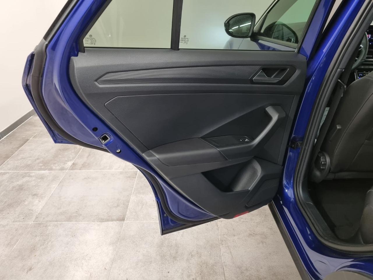 VOLKSWAGEN T-Roc 1.5 TSI ACT DSG R-Line - 24