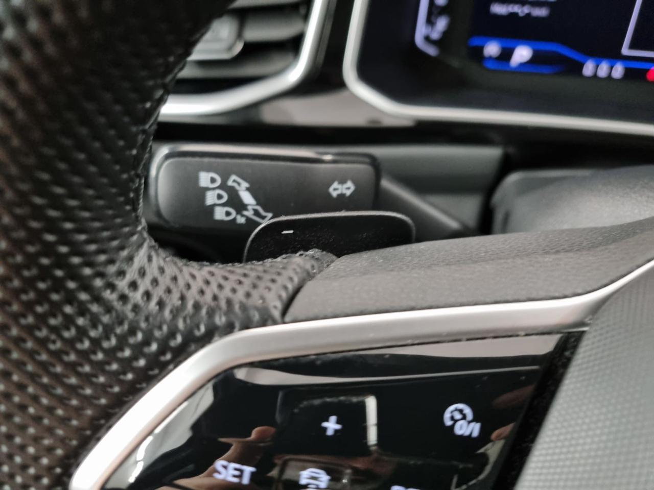 VOLKSWAGEN T-Roc 1.5 TSI ACT DSG R-Line - 21