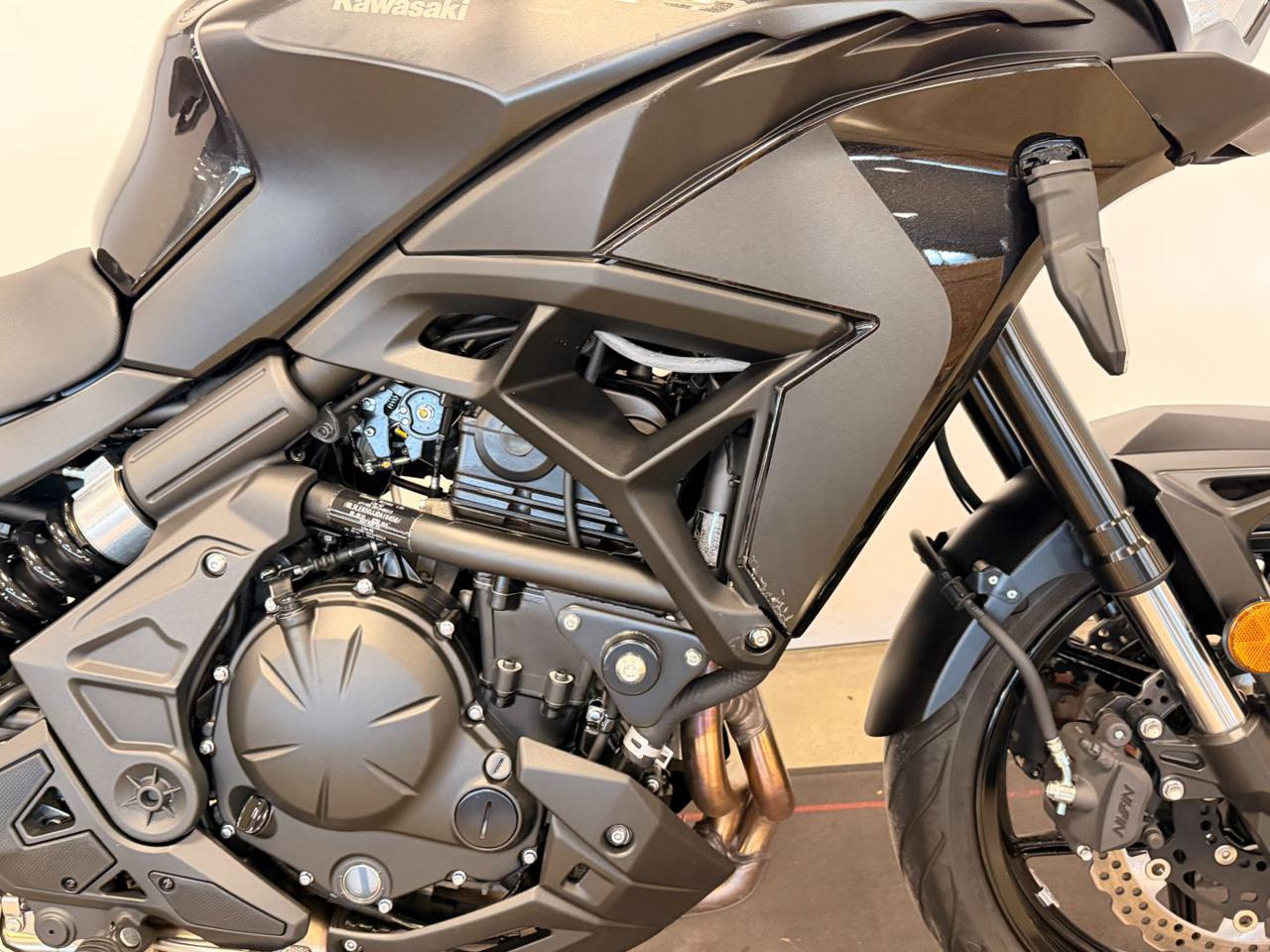 KAWASAKI Versys 650 BLACK - 5