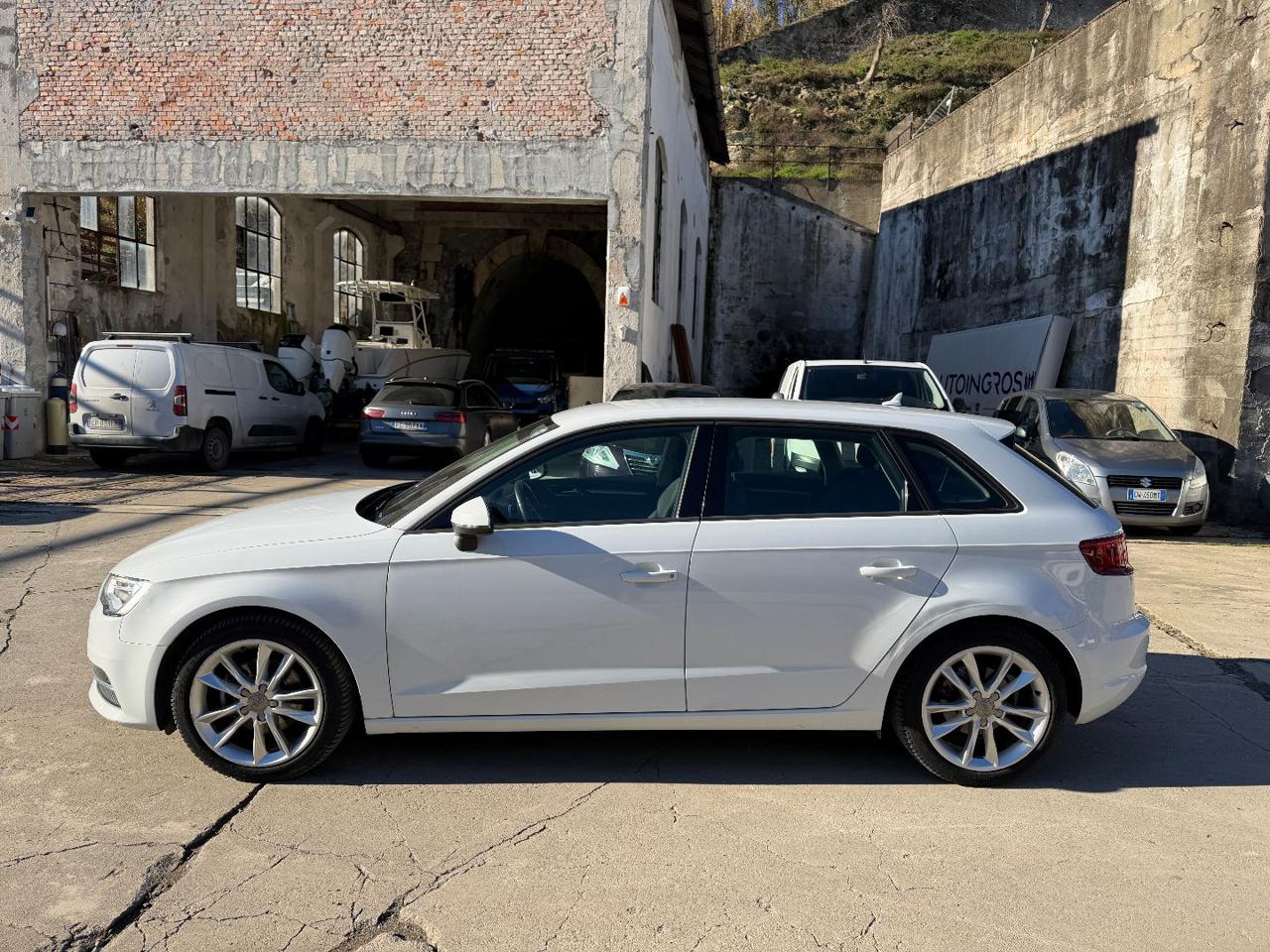 AUDI A3 SPB 1.6 TDI Admired - 4