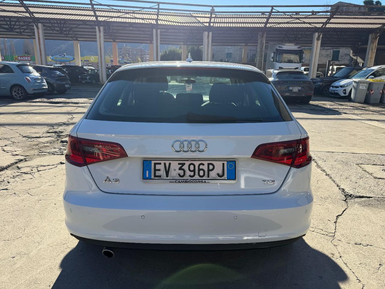 AUDI A3 SPB 1.6 TDI Admired - 6