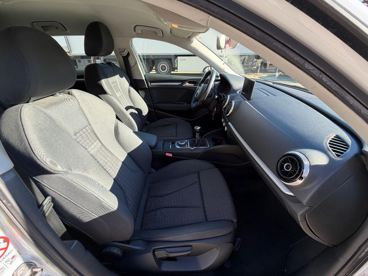 AUDI A3 SPB 1.6 TDI Admired - 18