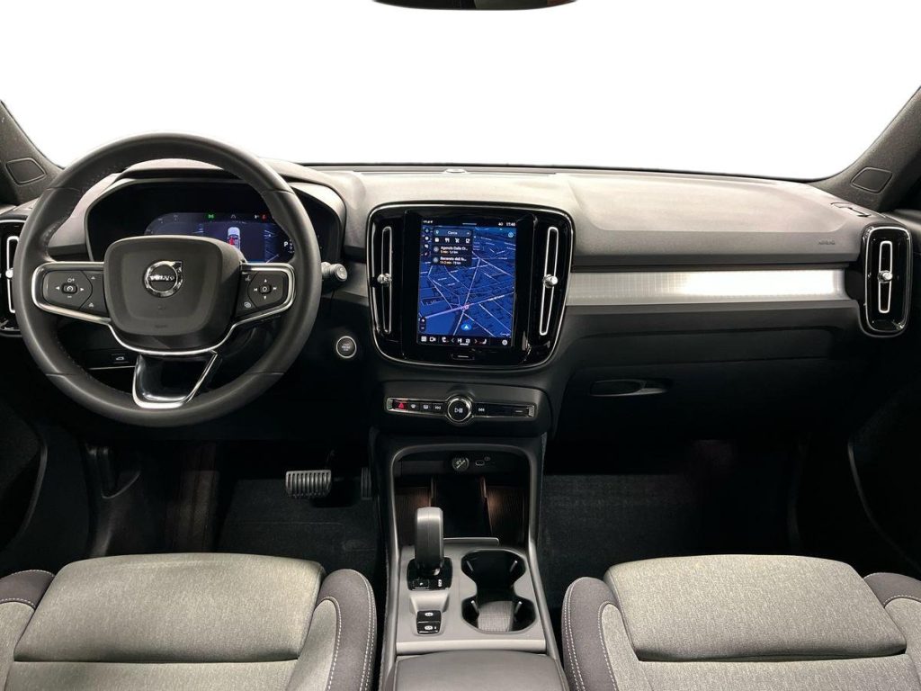 VOLVO XC40 B3 automatico Essential - 9