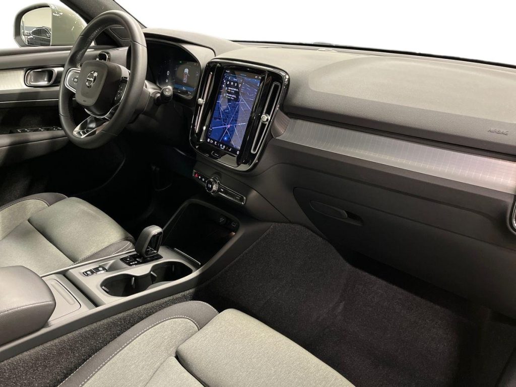 VOLVO XC40 B3 automatico Essential - 16