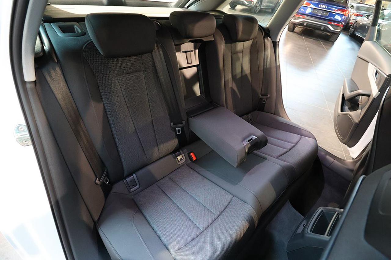 AUDI A4 35 TDI Avant S-Tronic Business - 19