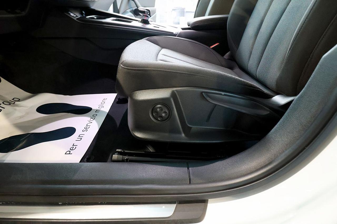 AUDI A4 35 TDI Avant S-Tronic Business - 37