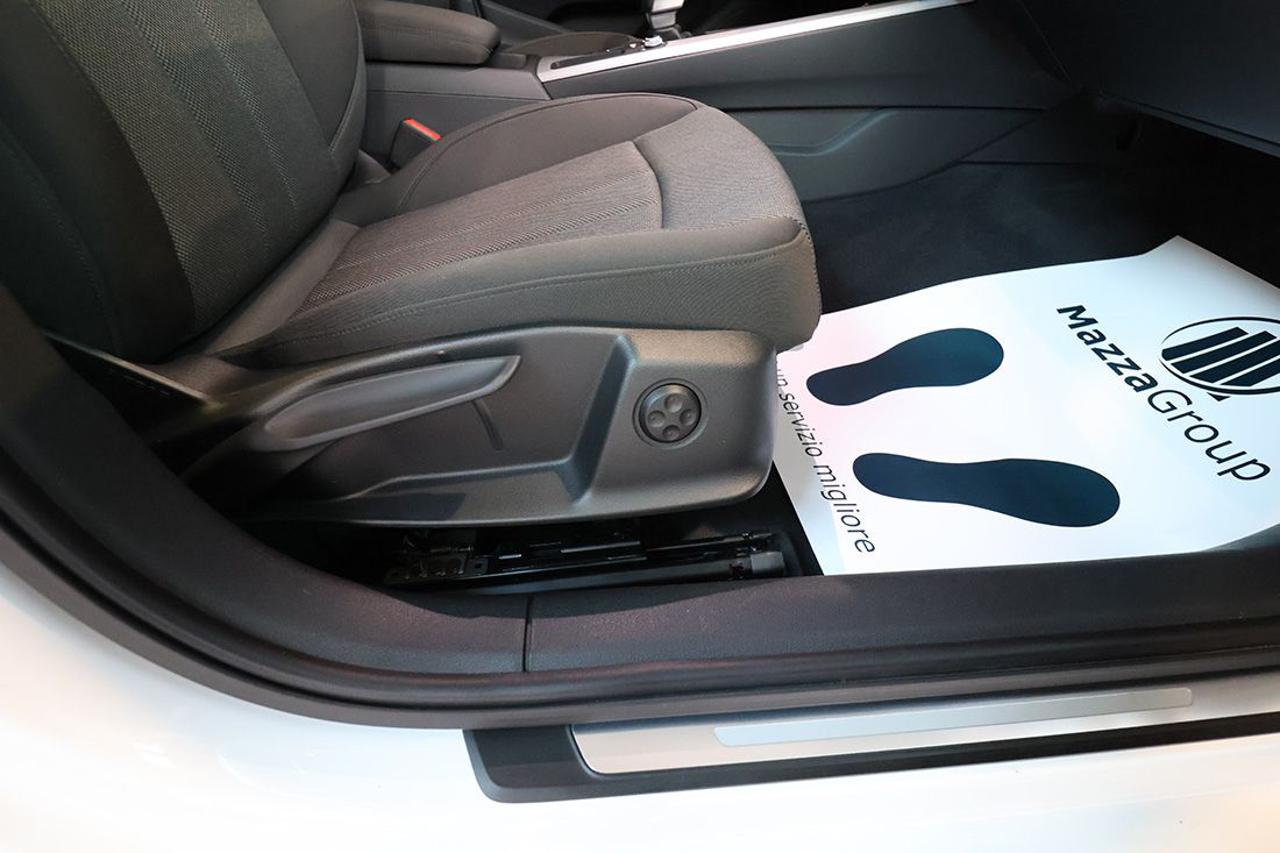 AUDI A4 35 TDI Avant S-Tronic Business - 36