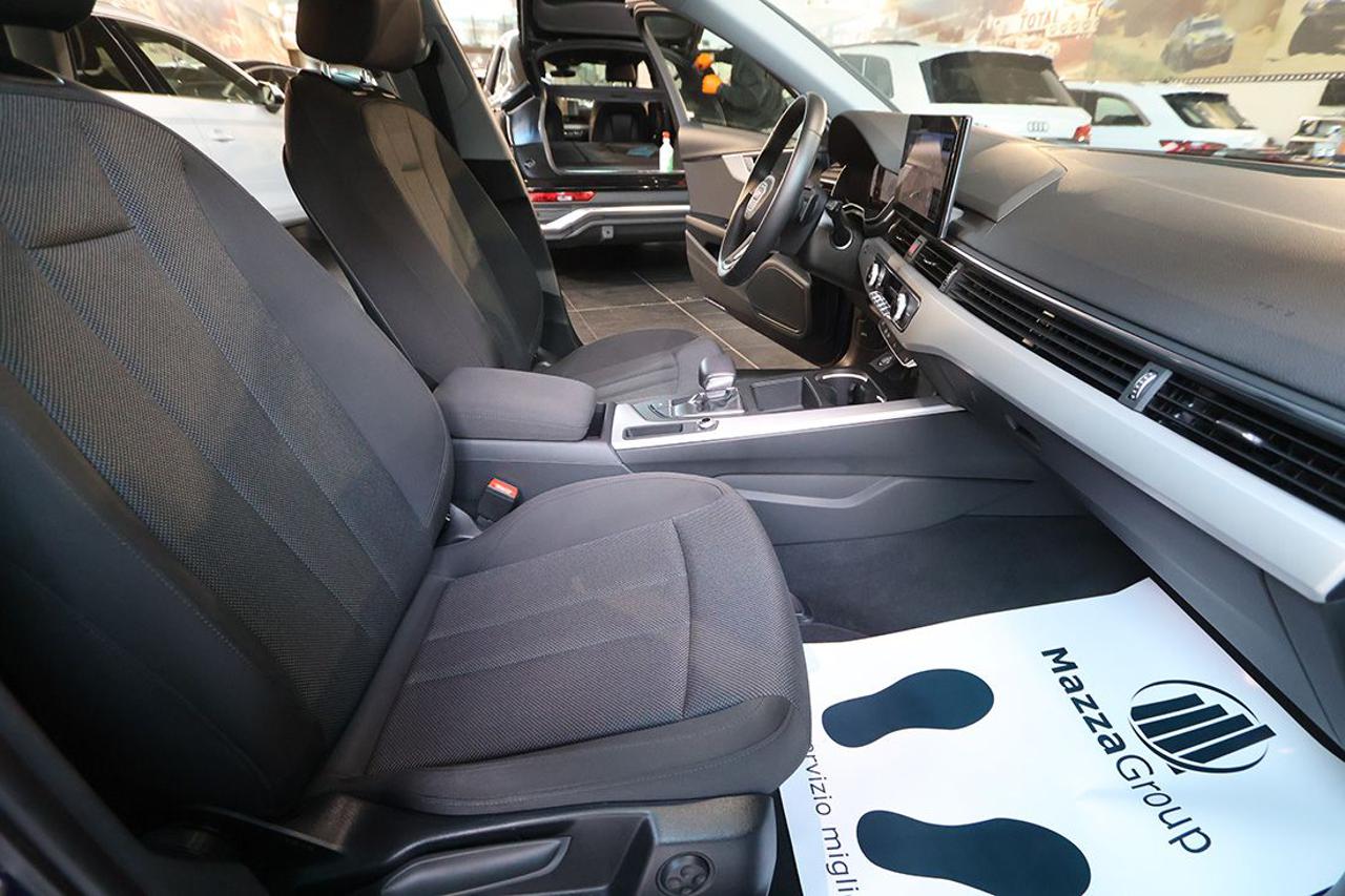 AUDI A4 30 TDI Avant S-Tronic Business Advanced - 42