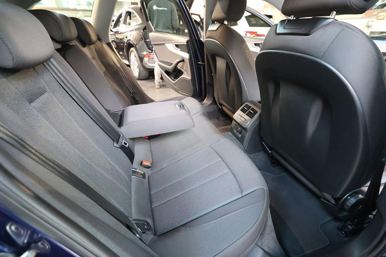 AUDI A4 30 TDI Avant S-Tronic Business Advanced - 19