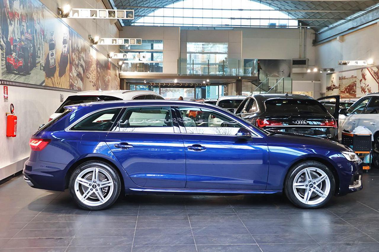 AUDI A4 30 TDI Avant S-Tronic Business Advanced - 2