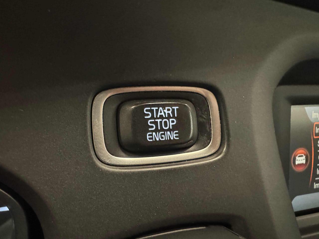 VOLVO V40 Cross Country D2 Kinetic - 16