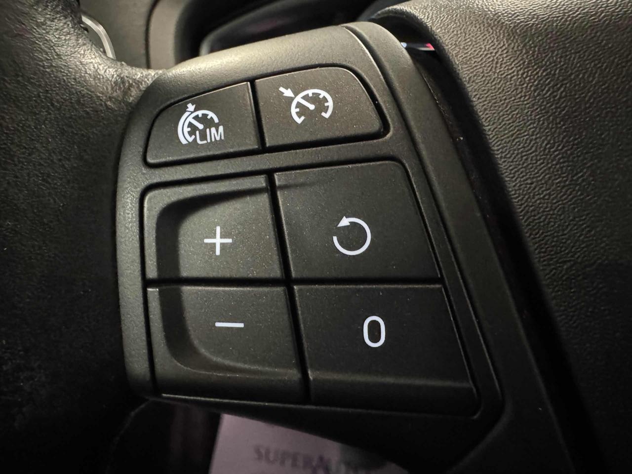 VOLVO V40 Cross Country D2 Kinetic - 13