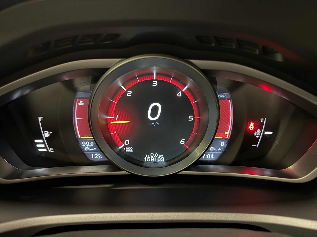 VOLVO V40 Cross Country D2 Kinetic - 19