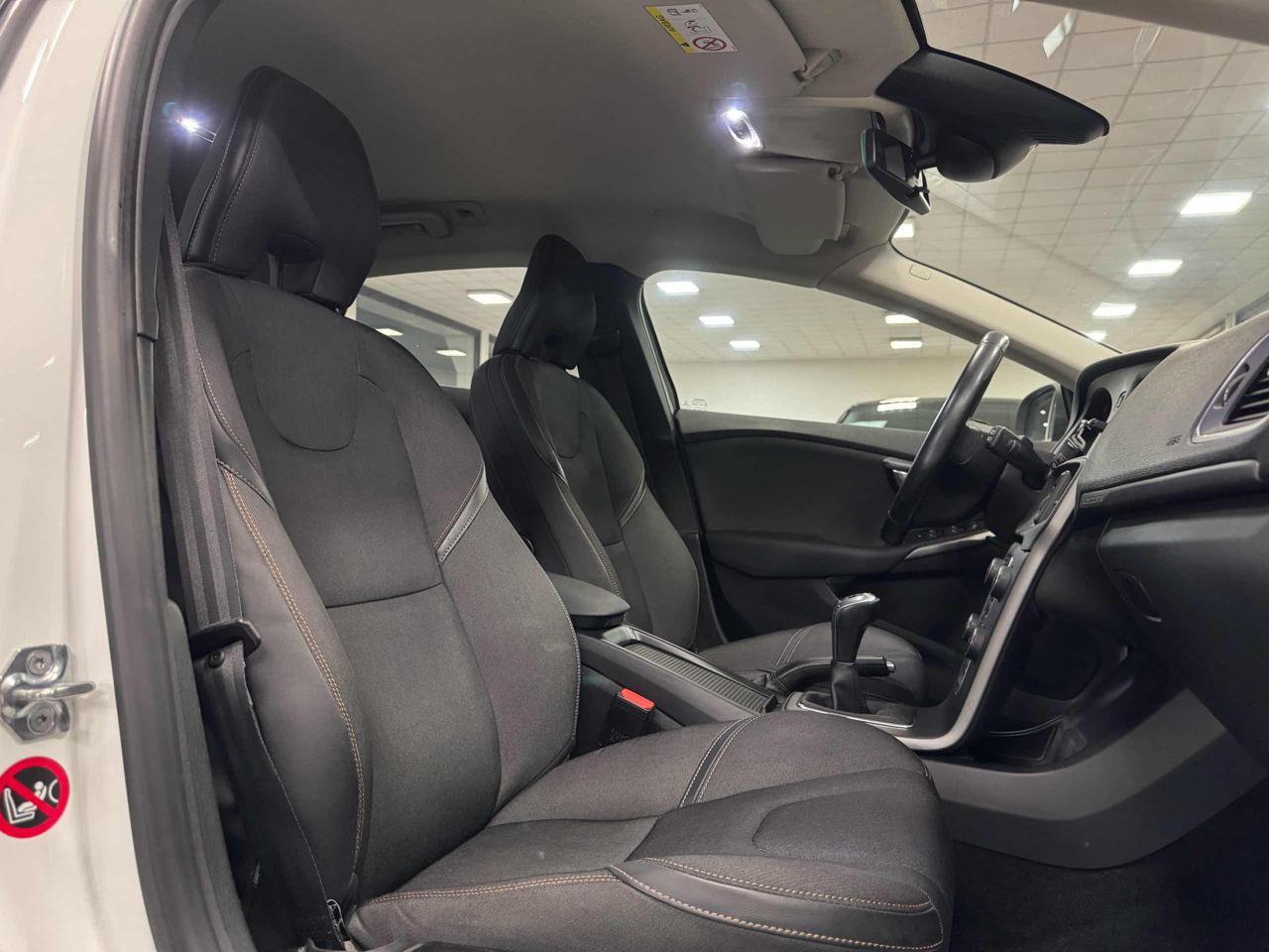 VOLVO V40 Cross Country D2 Kinetic - 8