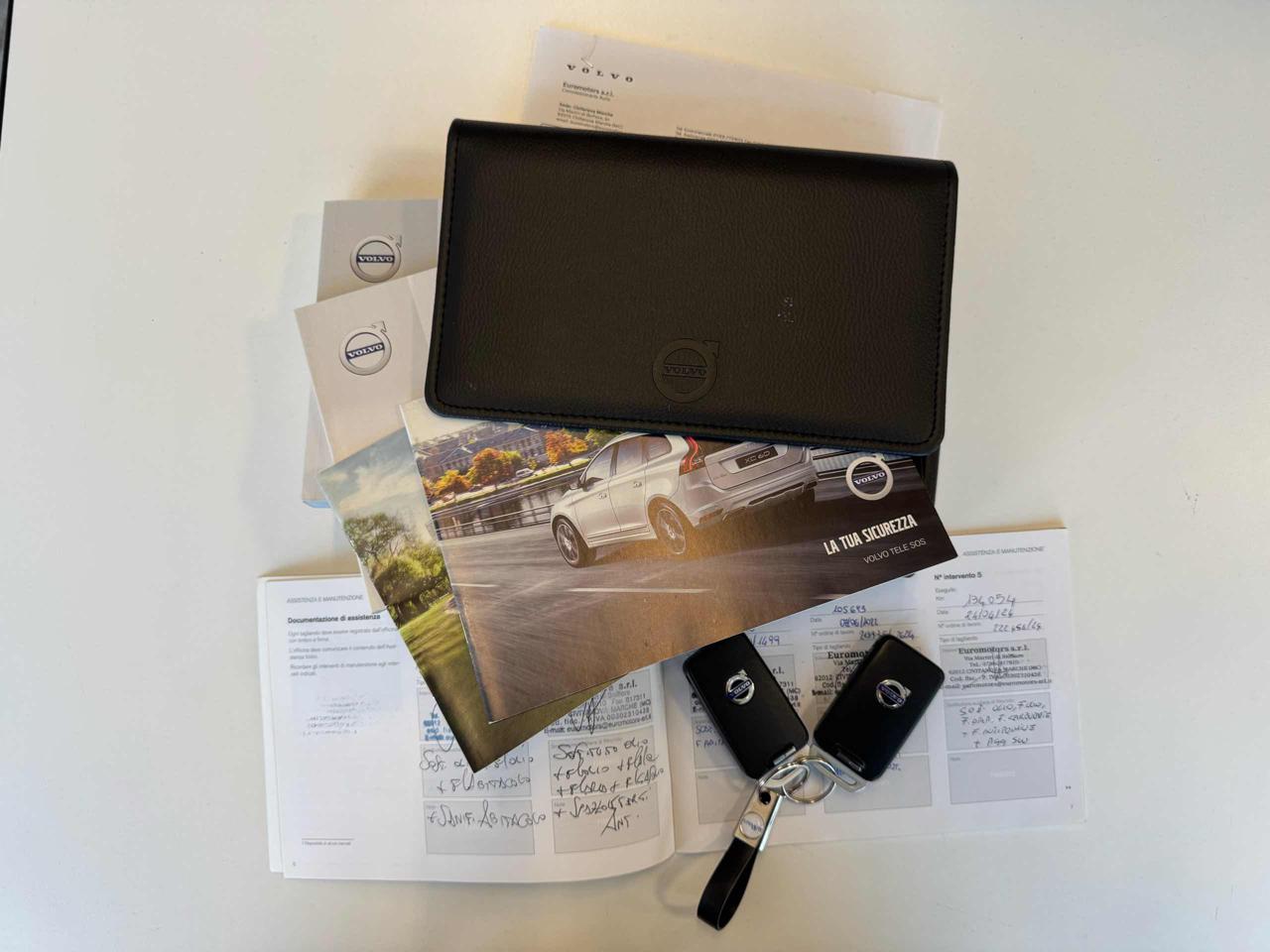 VOLVO V40 Cross Country D2 Kinetic - 17