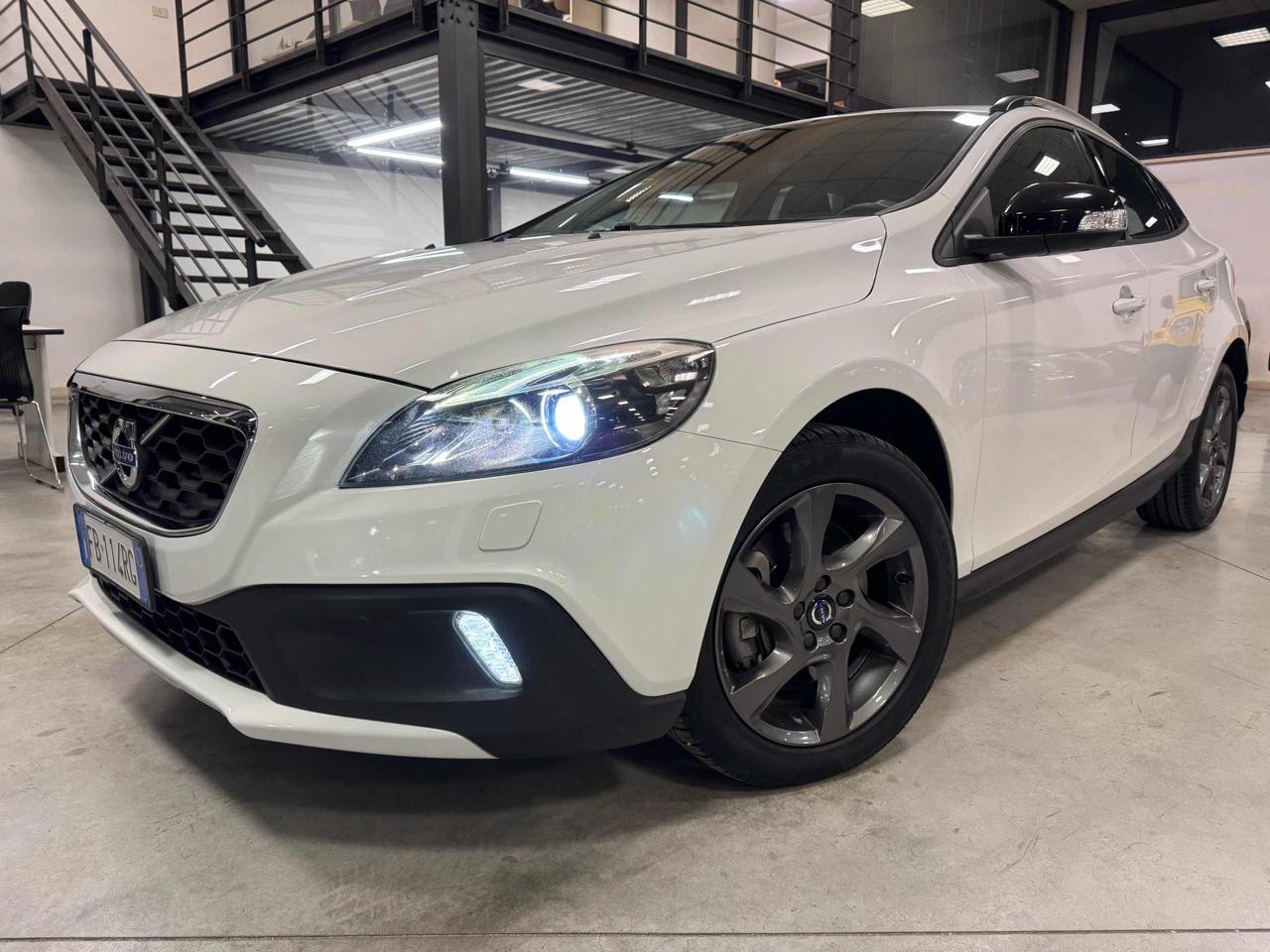 VOLVO V40 Cross Country D2 Kinetic - 1