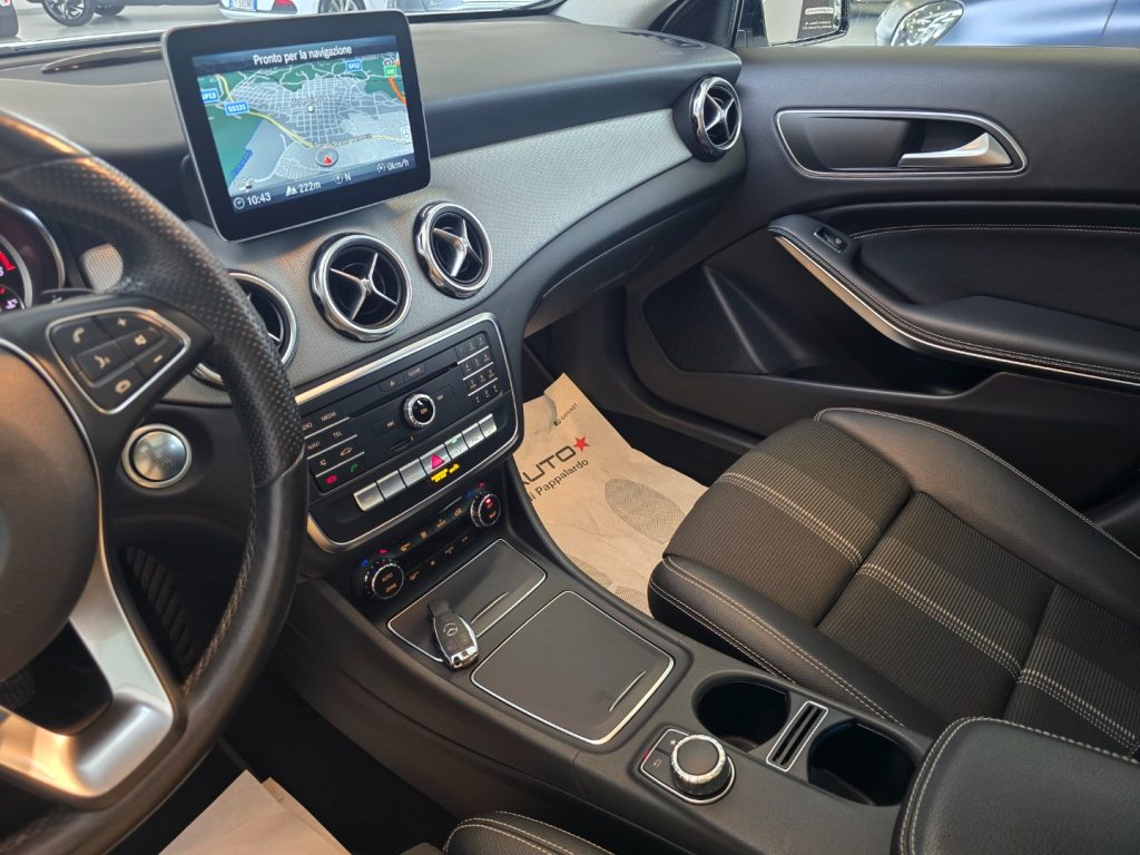 MERCEDES-BENZ GLA 200 d Automatic 4Matic Premium + Tetto - 19