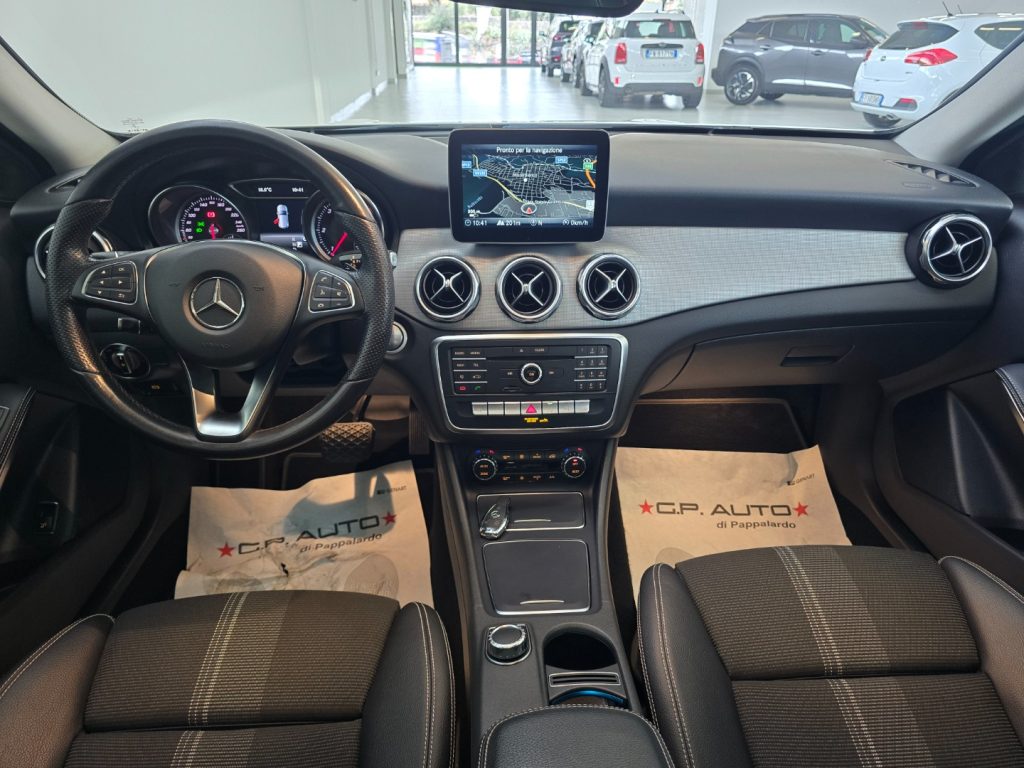 MERCEDES-BENZ GLA 200 d Automatic 4Matic Premium + Tetto - 10