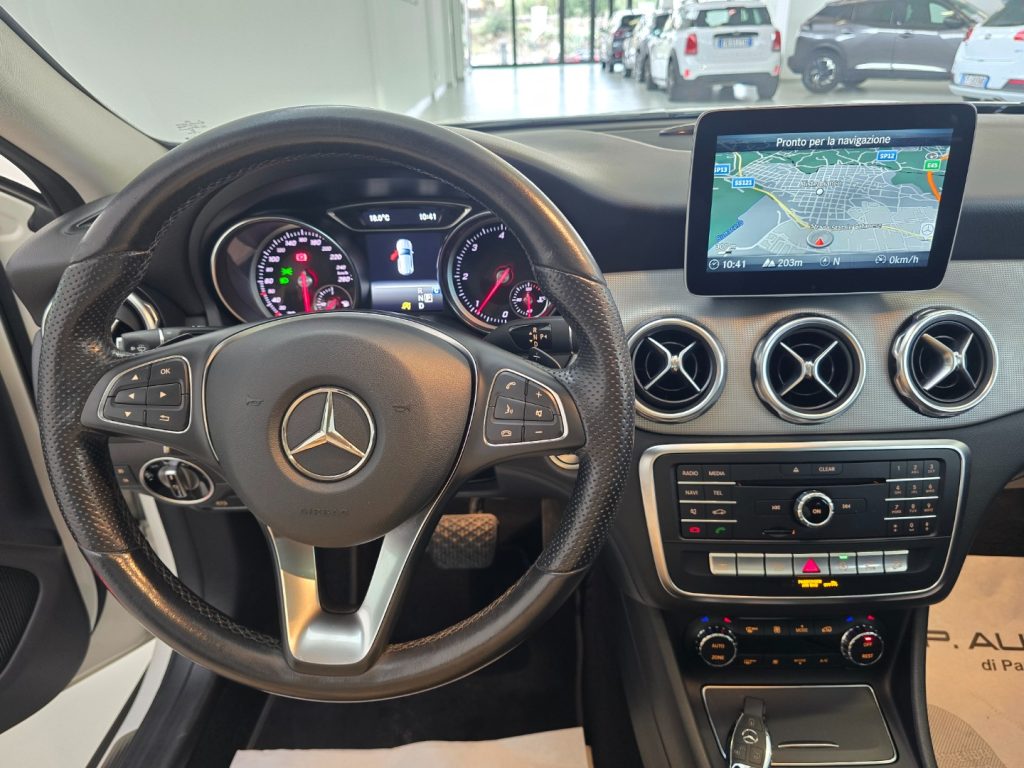 MERCEDES-BENZ GLA 200 d Automatic 4Matic Premium + Tetto - 11