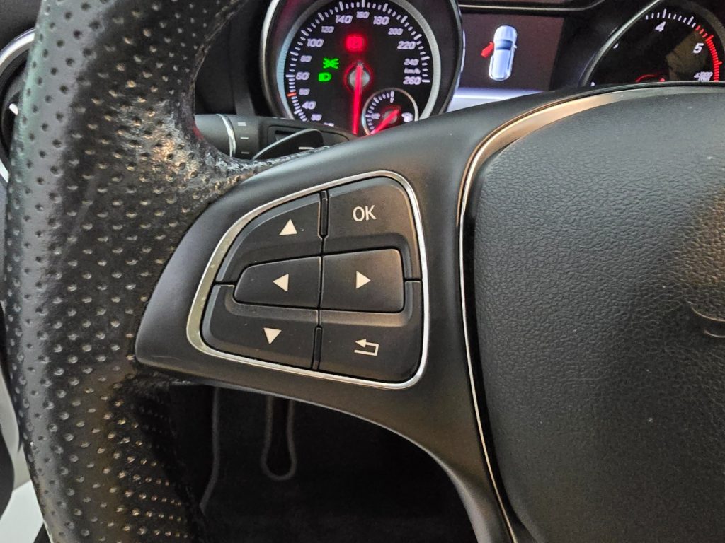 MERCEDES-BENZ GLA 200 d Automatic 4Matic Premium + Tetto - 13