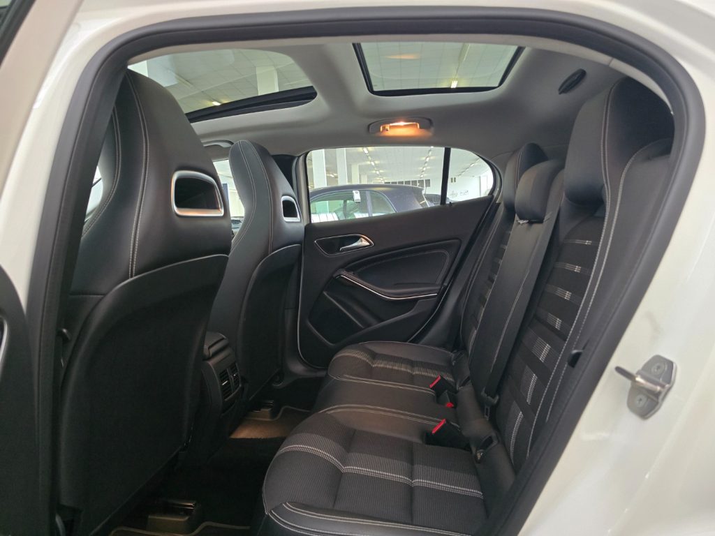 MERCEDES-BENZ GLA 200 d Automatic 4Matic Premium + Tetto - 23