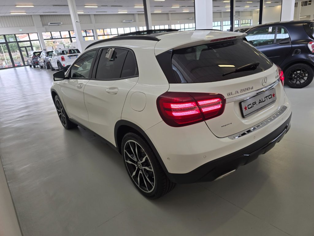 MERCEDES-BENZ GLA 200 d Automatic 4Matic Premium + Tetto - 5
