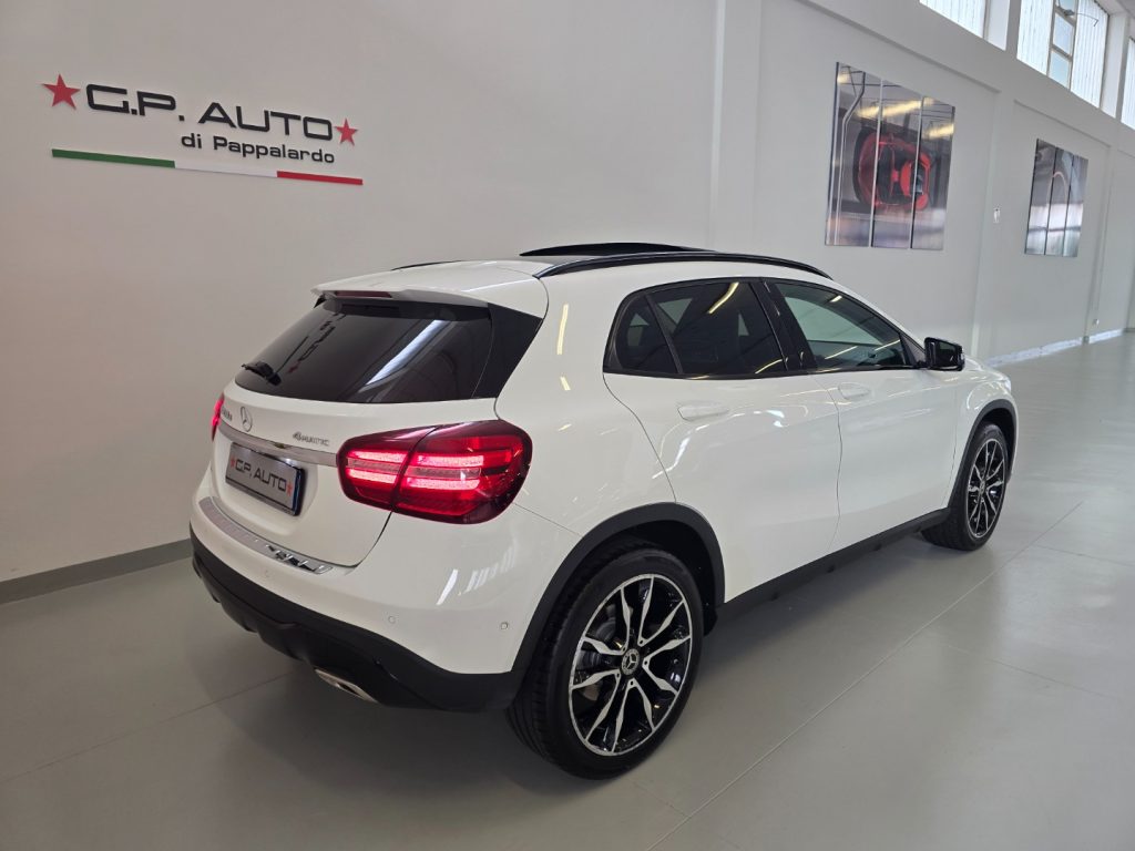 MERCEDES-BENZ GLA 200 d Automatic 4Matic Premium + Tetto - 4